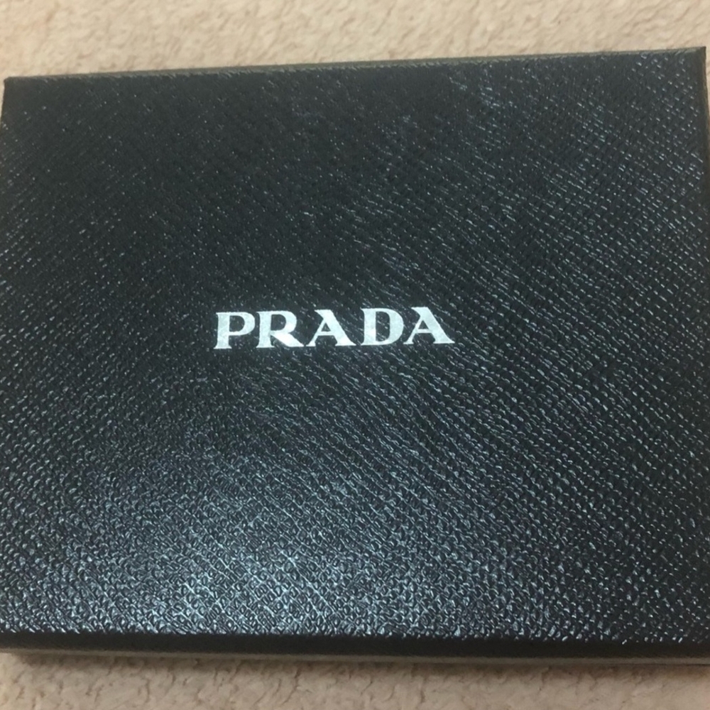 💖💖SOLD💖💖Prada Wallet Box Authentic